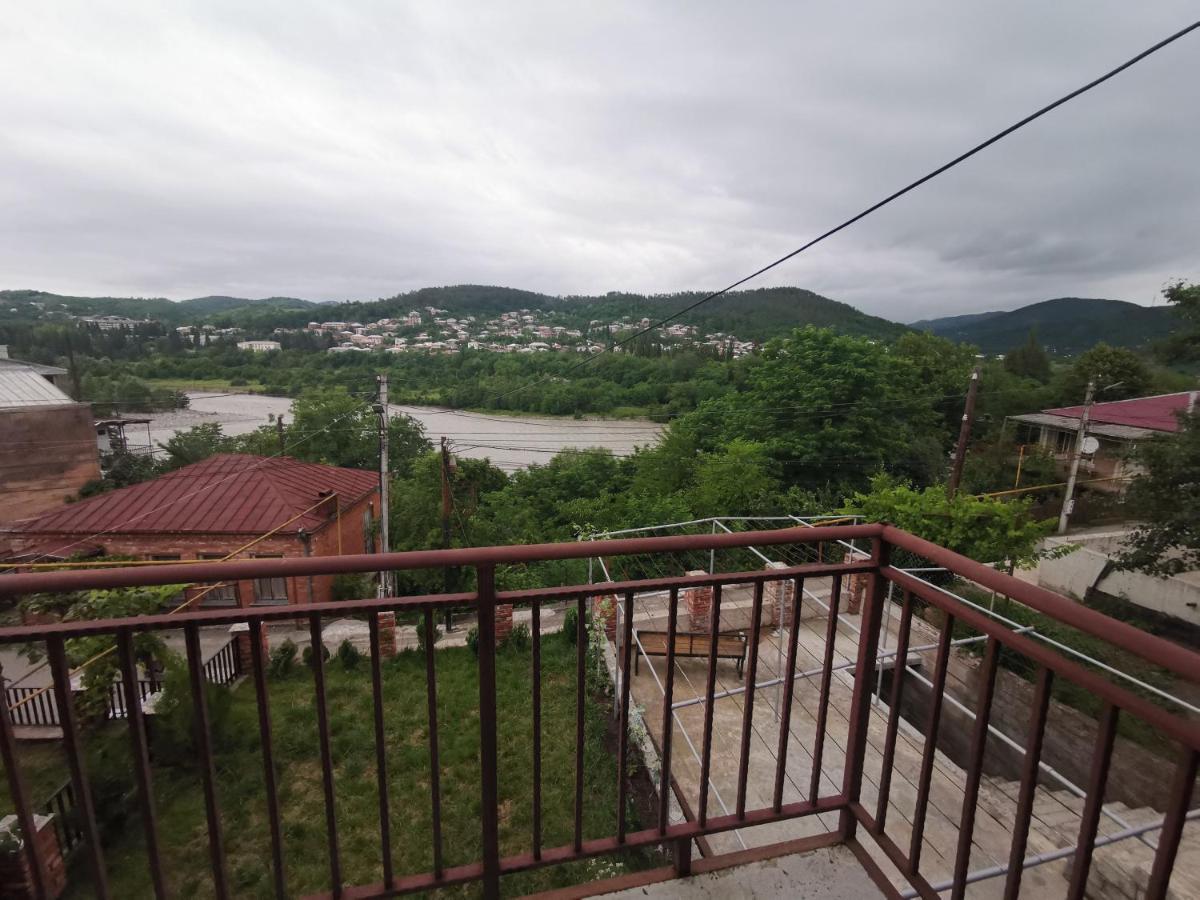 Guesthouse Luka Kutaisi Ngoại thất bức ảnh